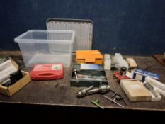 A TRAY CONTAINING LATHE TOOLING, including a Serepton RT1 radius cutter, a Chinese boring head
