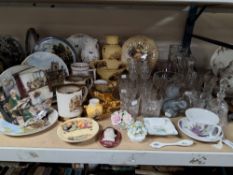 A GROUP OF DECORATIVE CERAMICS AND GLASSWARE to include a limited edition Aynsley 'Orchard Gold'