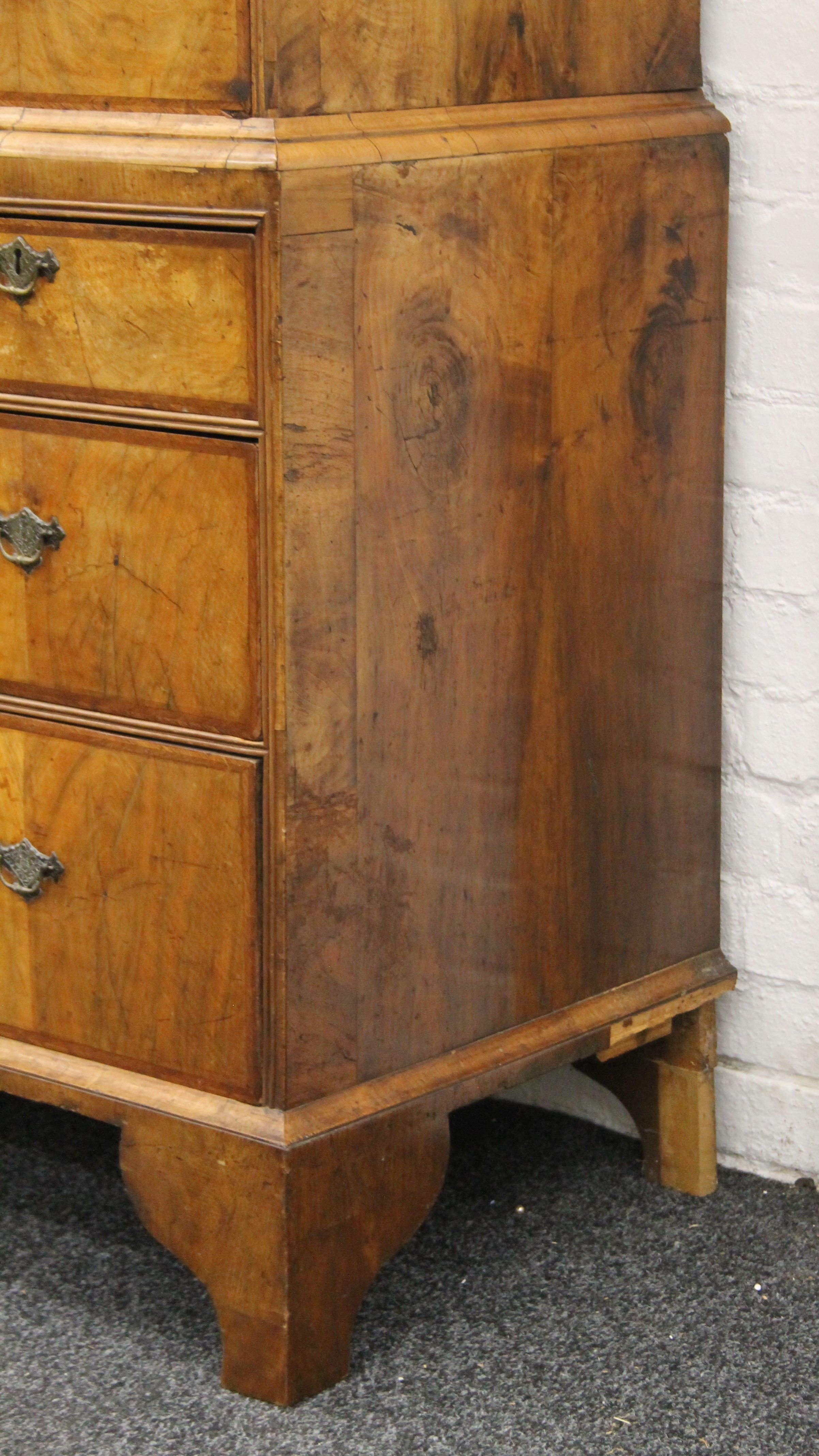 An 18th century walnut chest on chest. 103 cm wide x 180 cm high. - Image 4 of 14