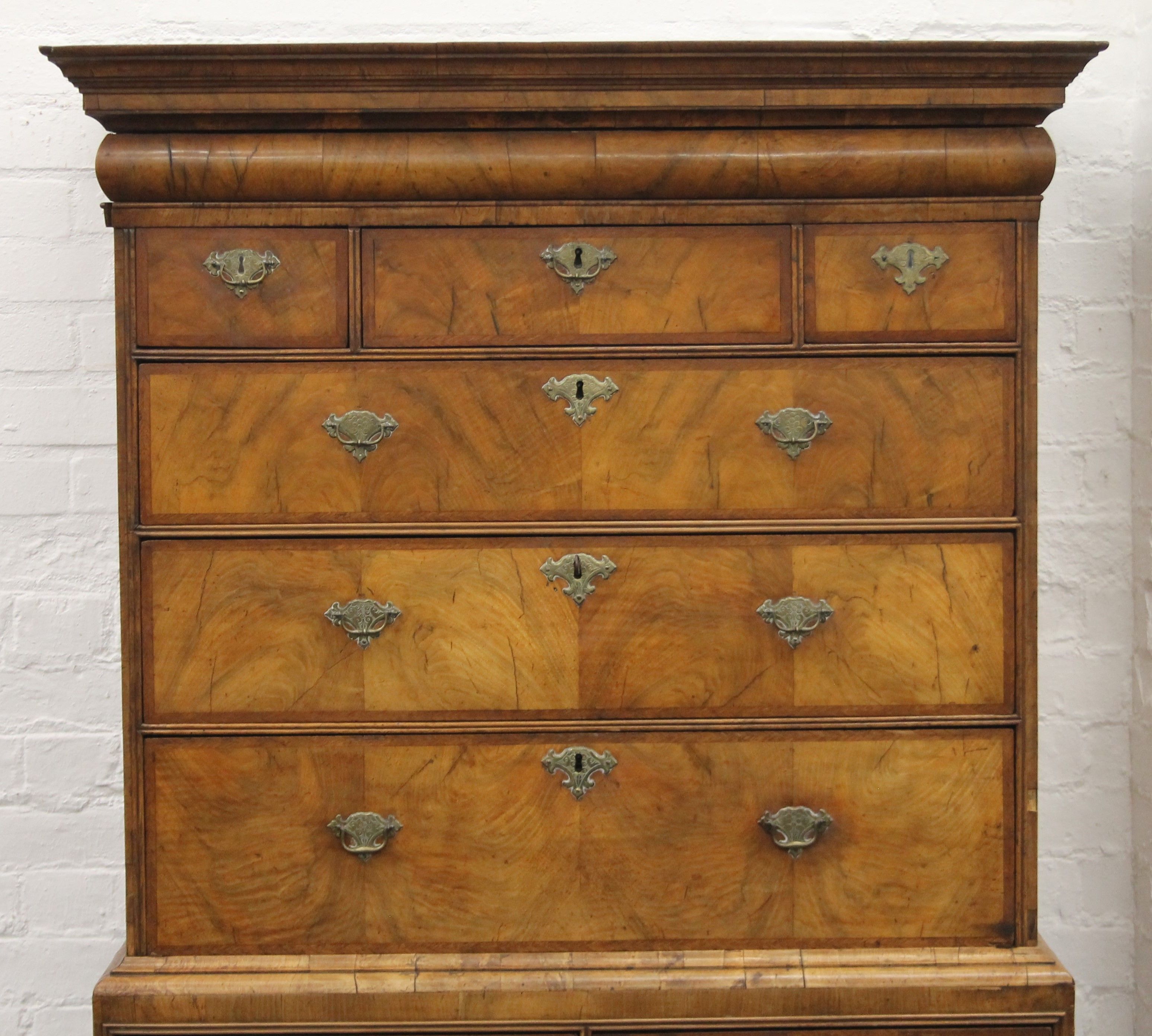 An 18th century walnut chest on chest. 103 cm wide x 180 cm high. - Image 3 of 14