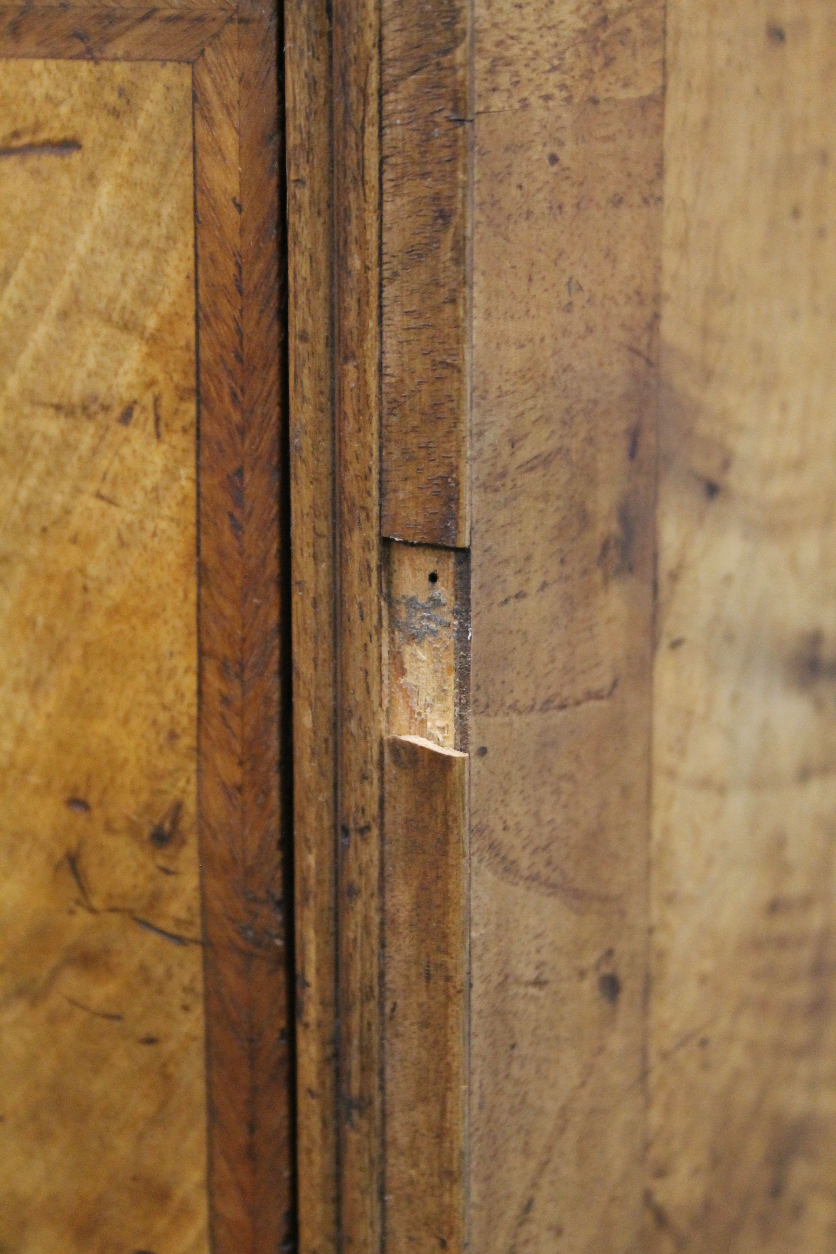 An 18th century walnut chest on chest. 103 cm wide x 180 cm high. - Image 5 of 14