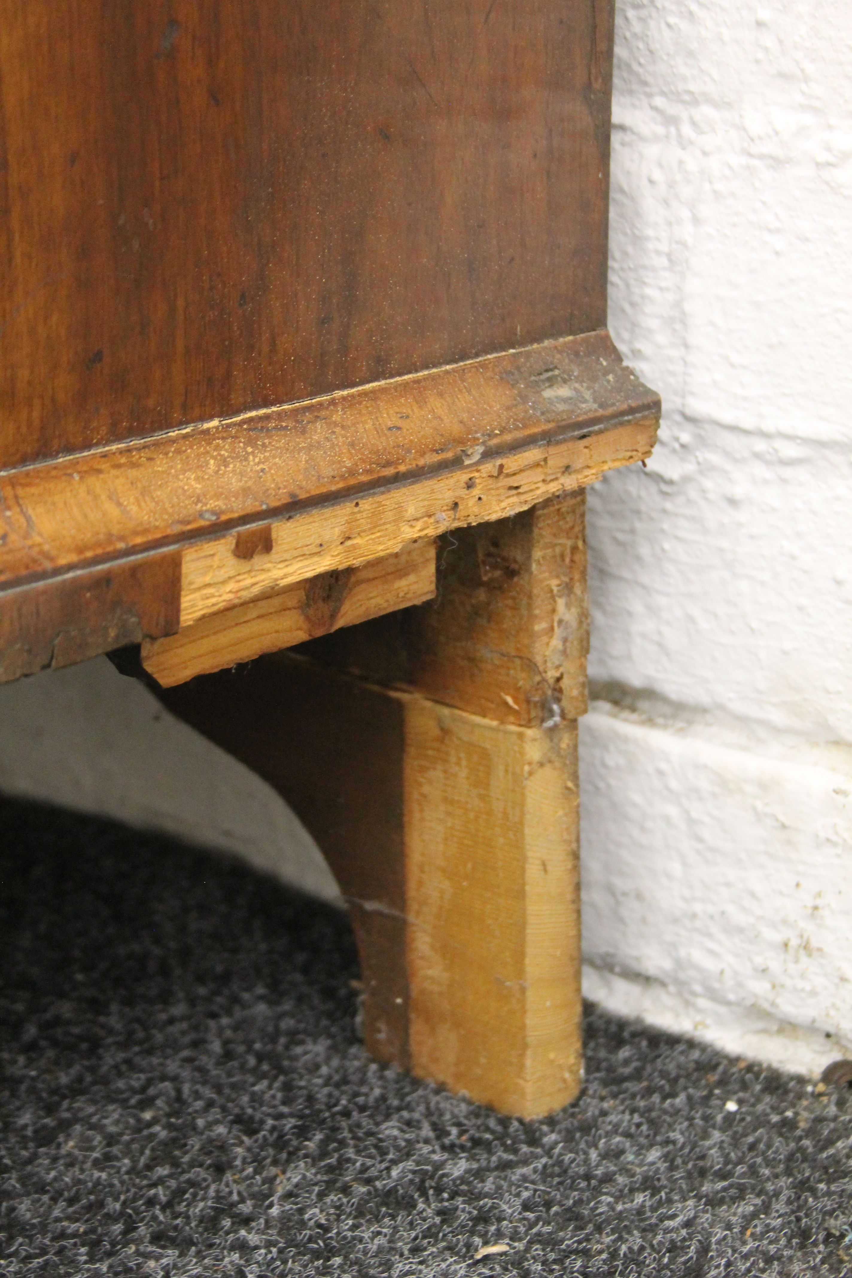 An 18th century walnut chest on chest. 103 cm wide x 180 cm high. - Image 7 of 14