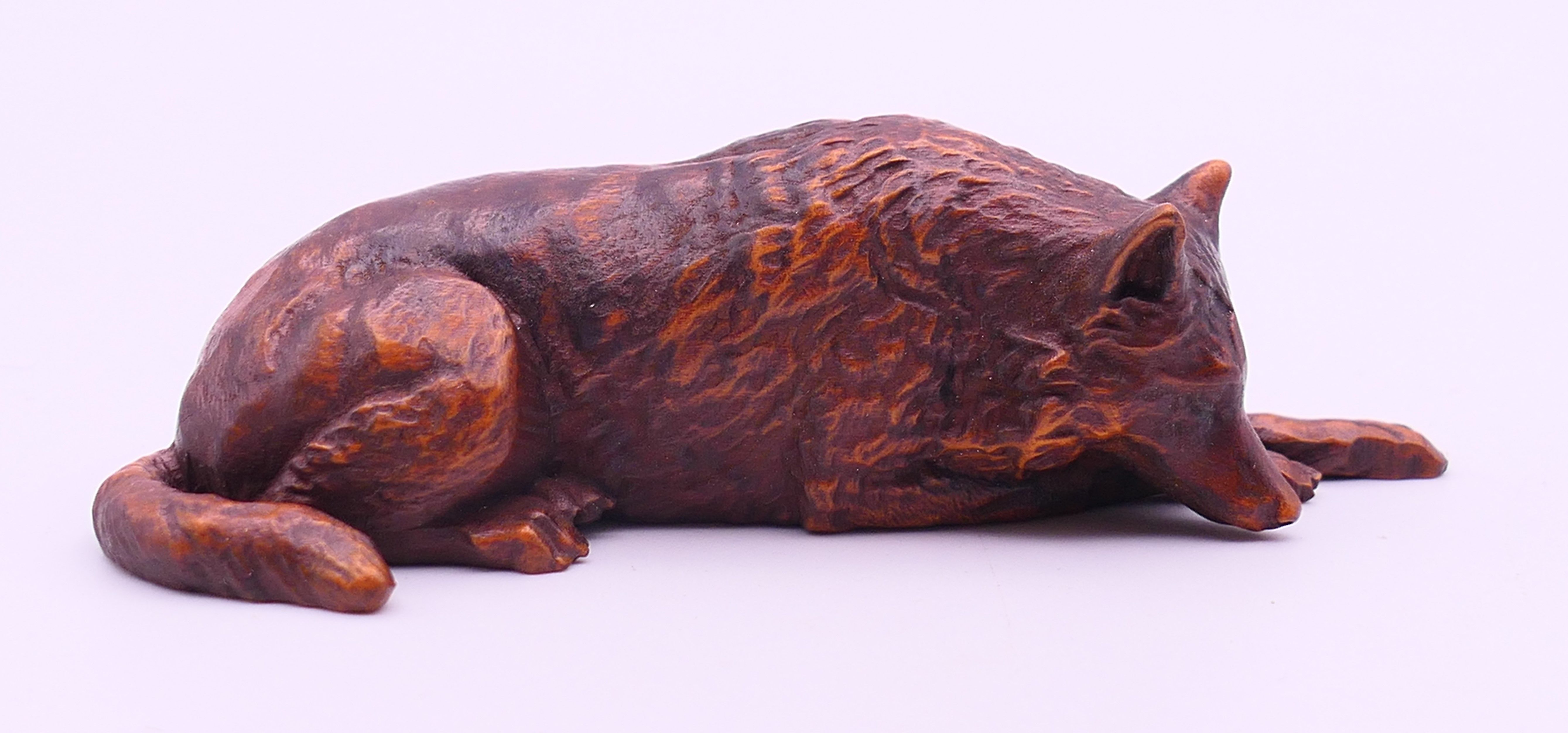 A wooden model of a wolf. 10.5 cm long. - Image 3 of 5