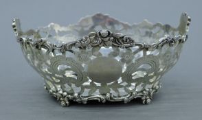 A pierced silver basket. 19 cm wide. 341.3 grammes.