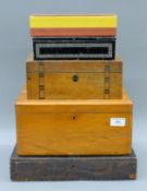 A quantity of various Victorian and later boxes and a tin. The largest 33.5 cm wide.