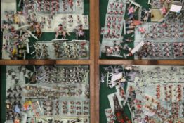 A collection of vintage toy soldiers. The largest 6 cm high.