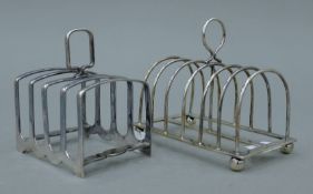 Two silver toast racks. The larger 11 cm long. 221.4 grammes.