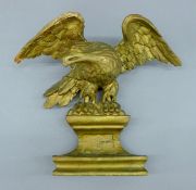 An 18th/19th century carved giltwood eagle surmount. 27.5 cm wide.