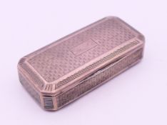 A silver snuff box. 5.75 x 2.75 cm. 29 grammes.