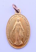 An 18 ct gold Miraculous medal pendant depicting the Virgin Mary with inscription 'O Mary,