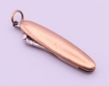 An early 9 ct gold button hook pendant in the form of a penknife. 3.