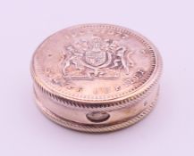 A Silver Jubilee 1952-1977 silver pill box. 3.5 cm diameter. 19.4 grammes.