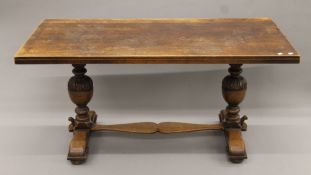 An early 20th century oak refectory table. 152 cm long x 73 cm wide.
