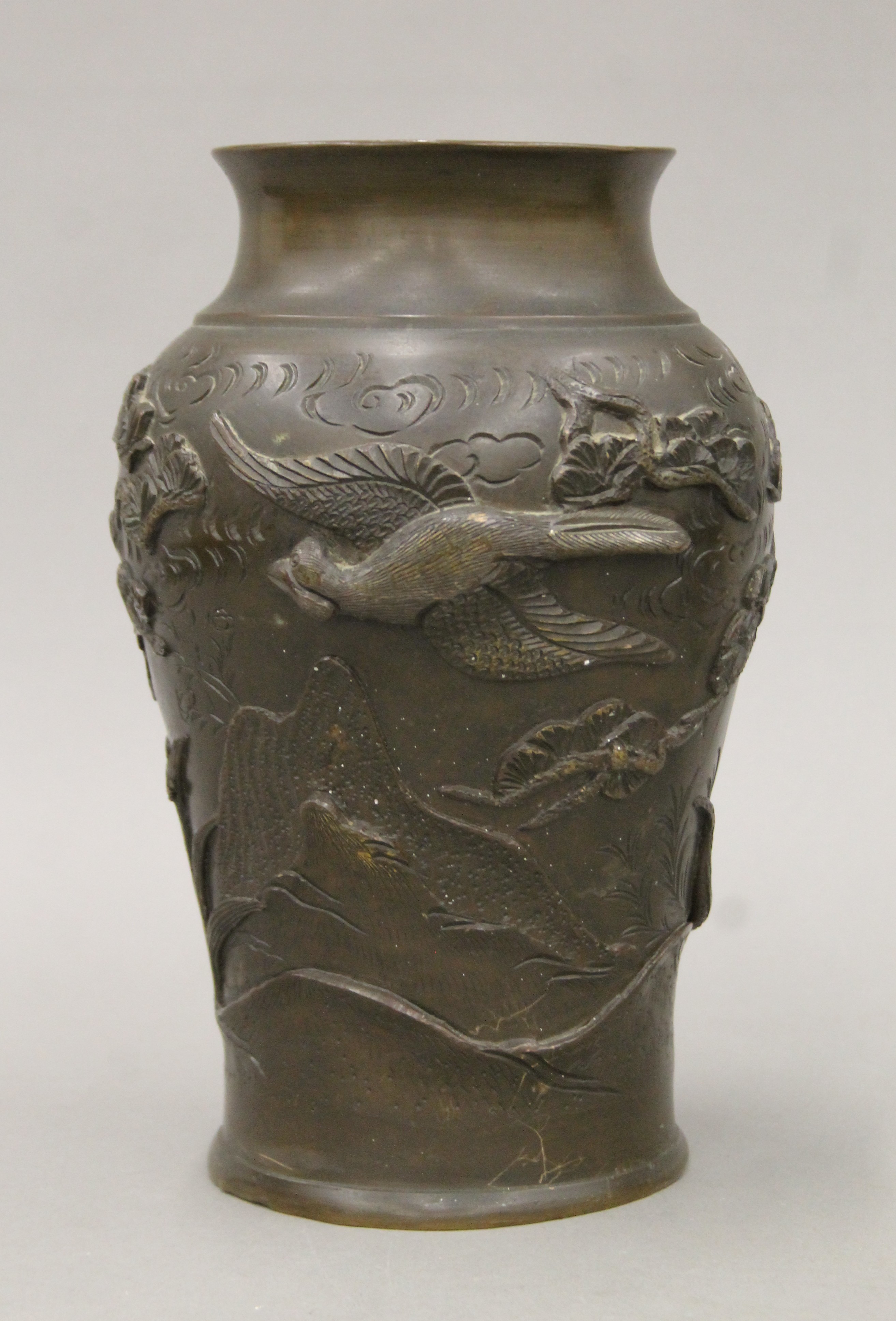 A pair of 19th century Japanese bronze vases. Each 25 cm high. - Image 4 of 7
