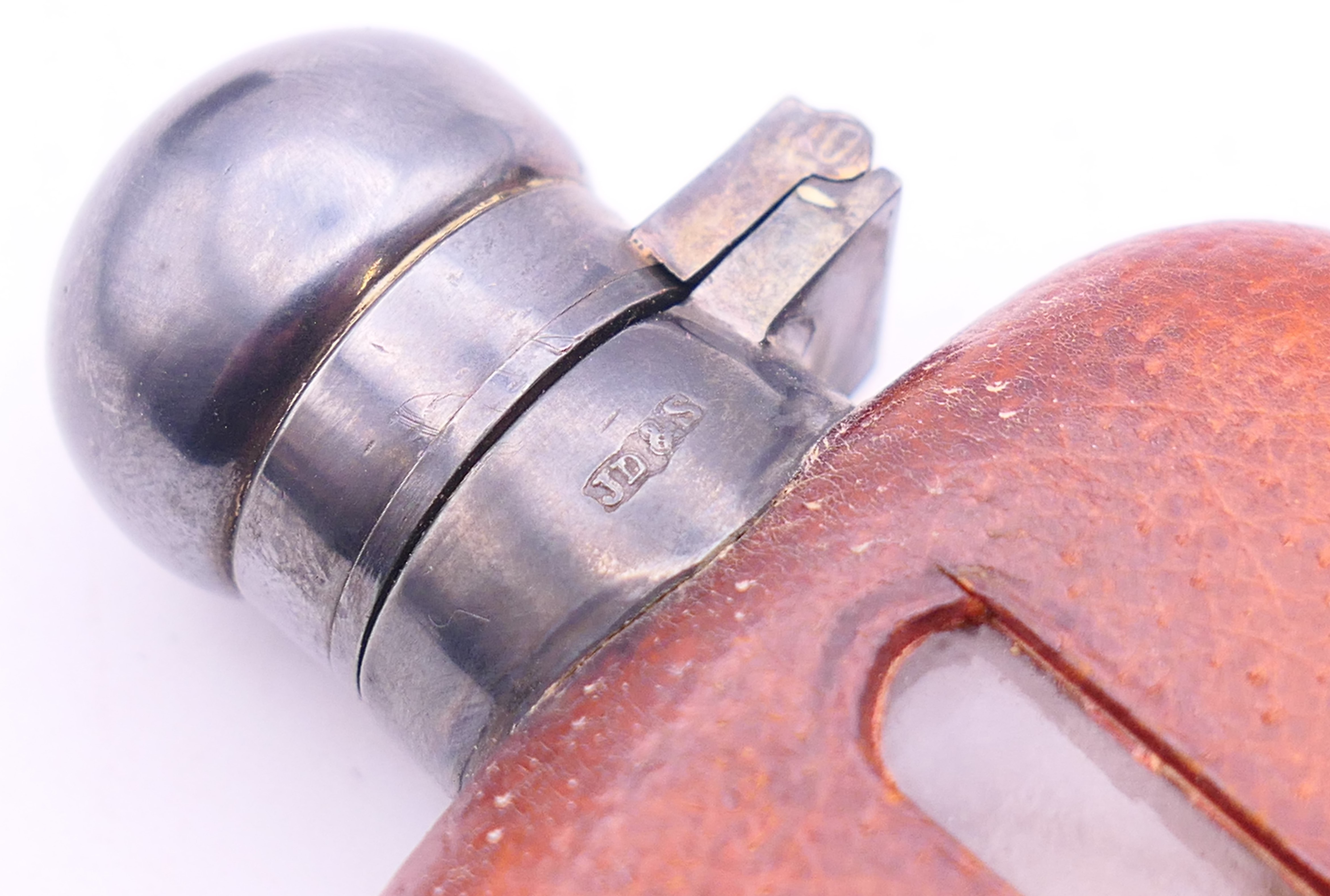 A James Dixon & Son small leather-clad silver plate mounted hip flask. 10.5 cm high. - Image 5 of 6