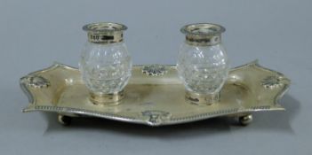A silver desk stand. 21.5 cm wide. 240.1 grammes.