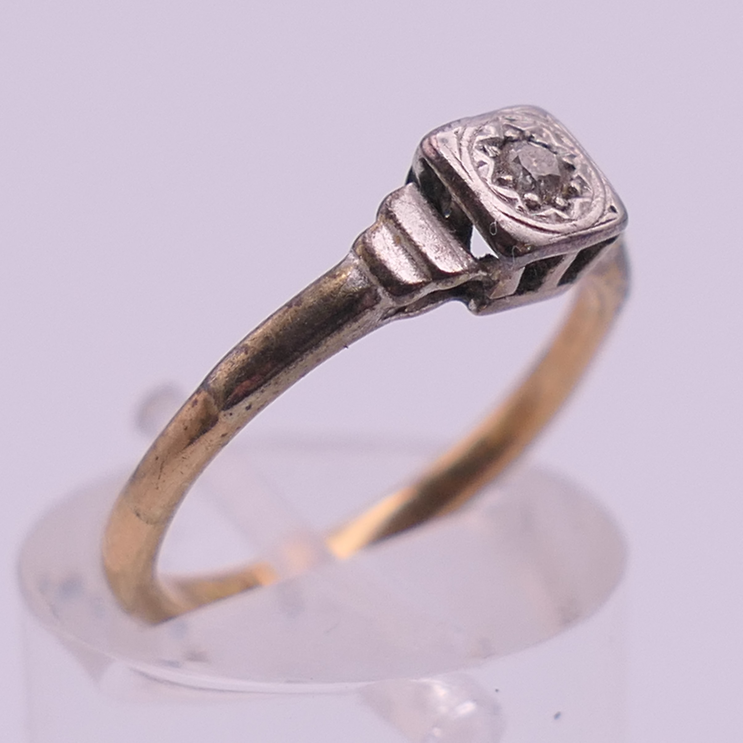 A 9 ct gold bracelet (2.8 grammes), an 18 ct gold and diamond ring (2. - Image 13 of 15