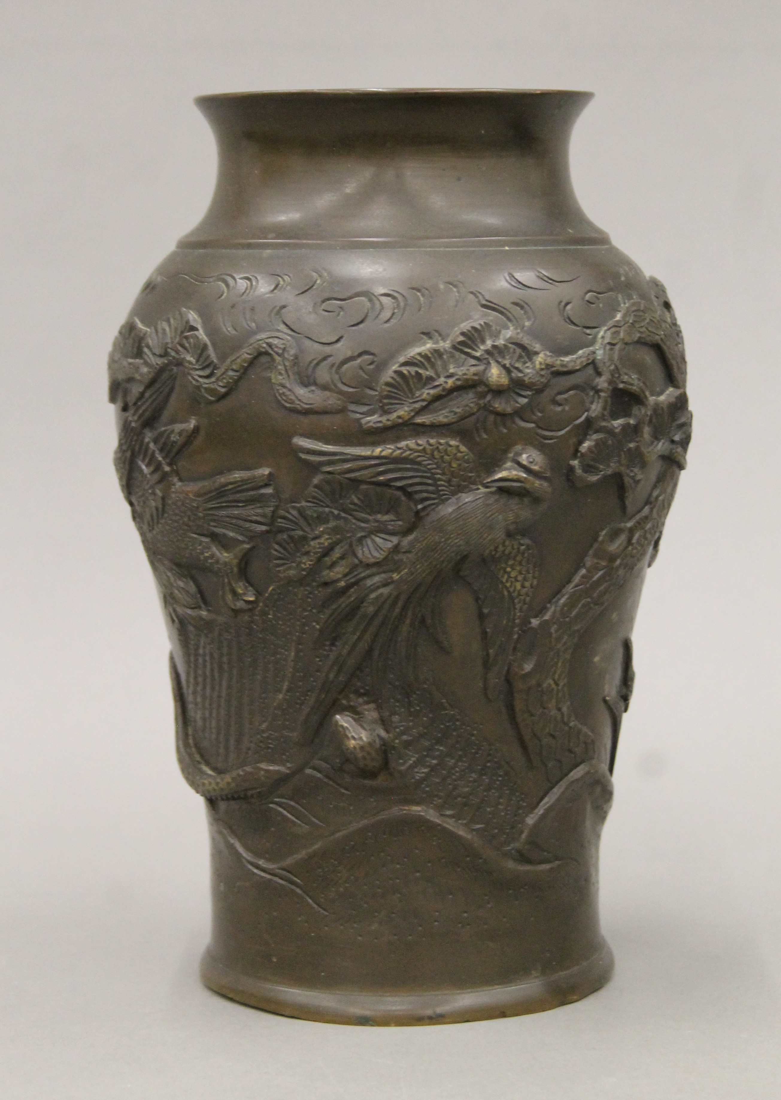 A pair of 19th century Japanese bronze vases. Each 25 cm high. - Image 3 of 7