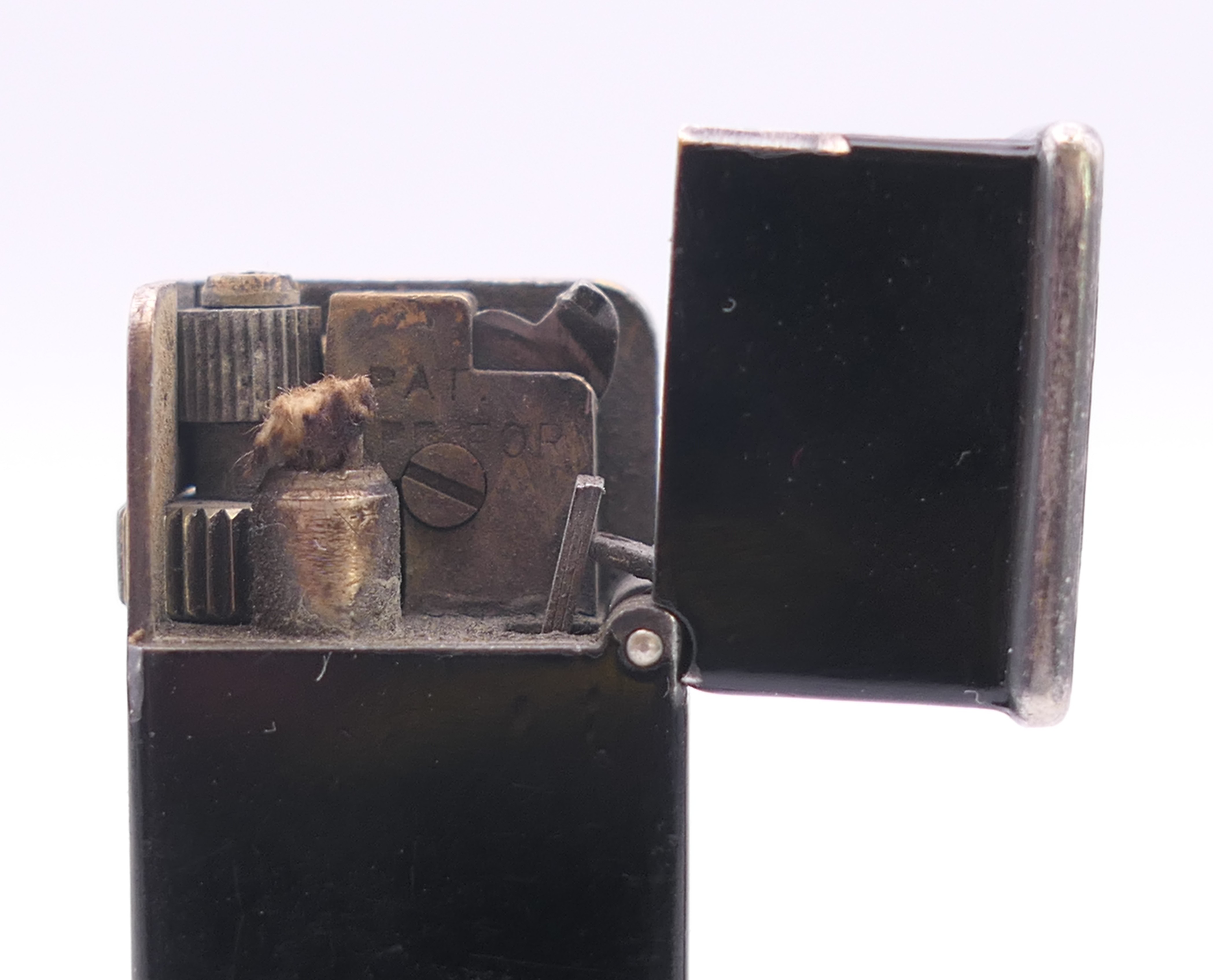 A Dunhill Cartier lighter and a Dunhill lighter. Each 6.5 cm high. - Image 4 of 10