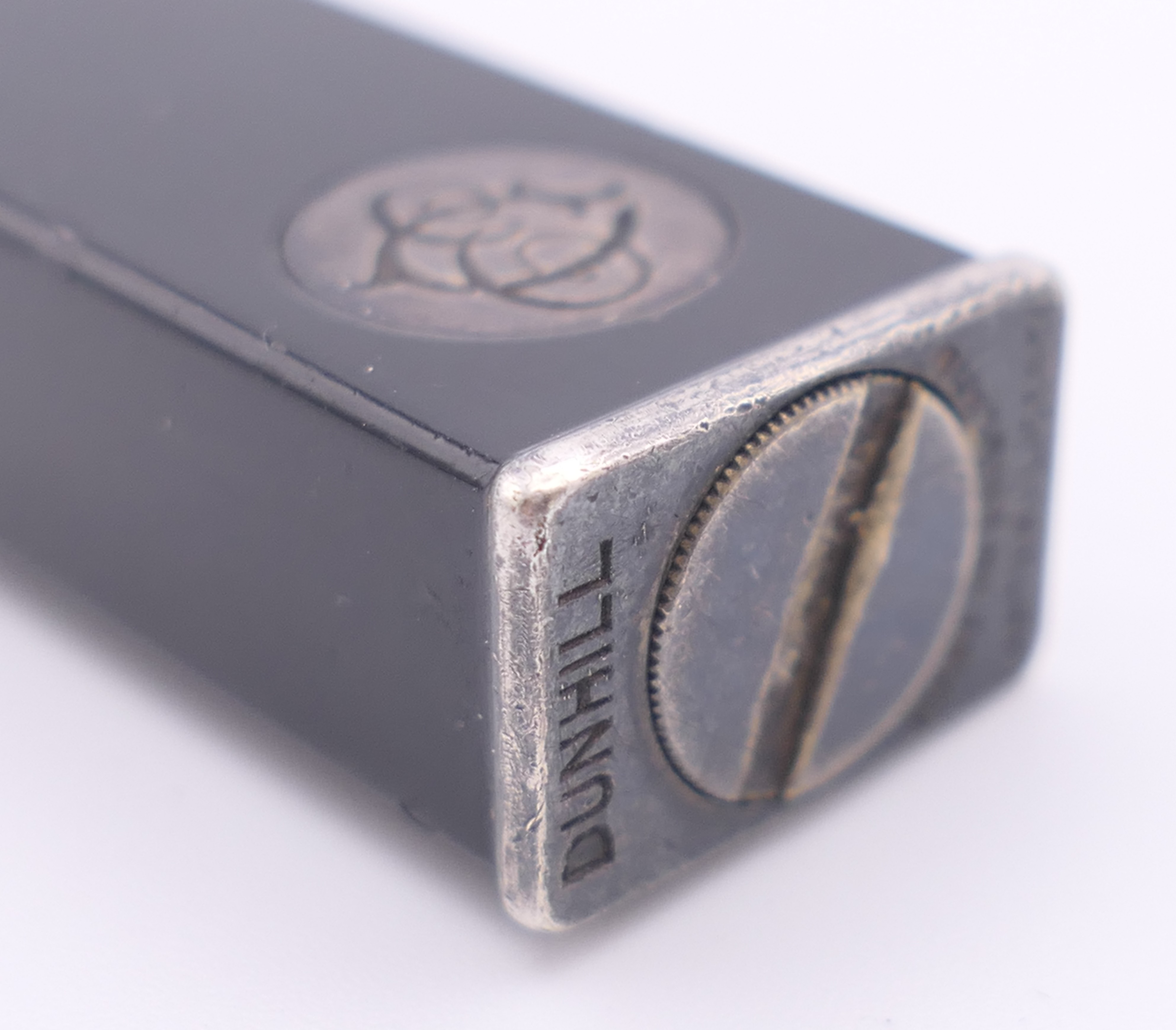 A Dunhill Cartier lighter and a Dunhill lighter. Each 6.5 cm high. - Image 6 of 10