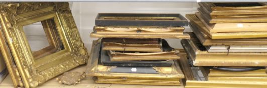 A large quantity of various picture frames. The largest 60 x 50 cm.