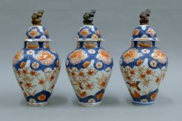 Three Imari porcelain lidded vases. The largest 25 cm high.