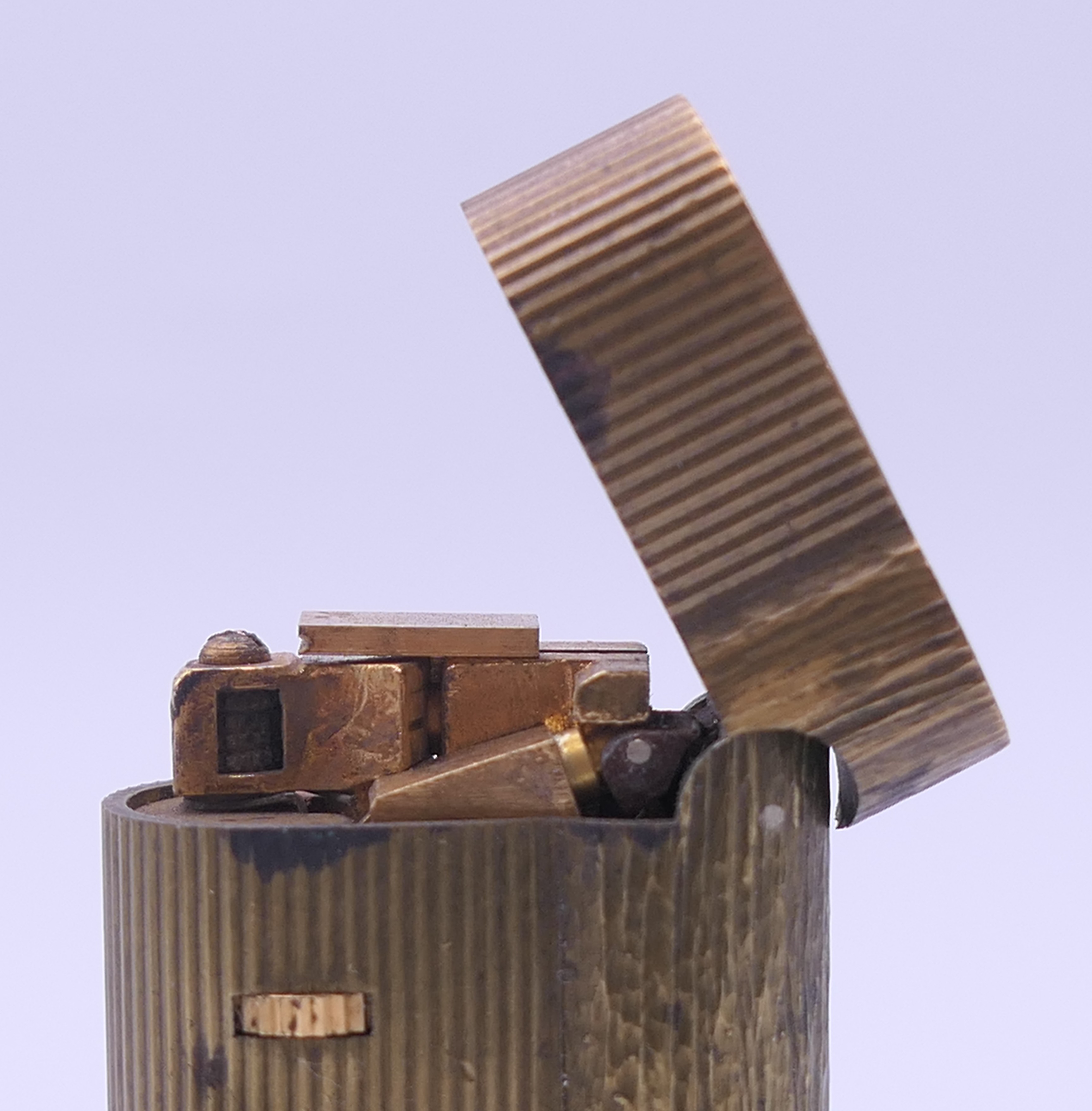 A Dunhill Cartier lighter and a Dunhill lighter. Each 6.5 cm high. - Image 9 of 10