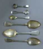 Three silver serving spoons, two silver salt spoons and a silver mustard spoon. The latter 12.