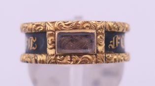 An 18 ct gold mourning ring inset with lock of hair,