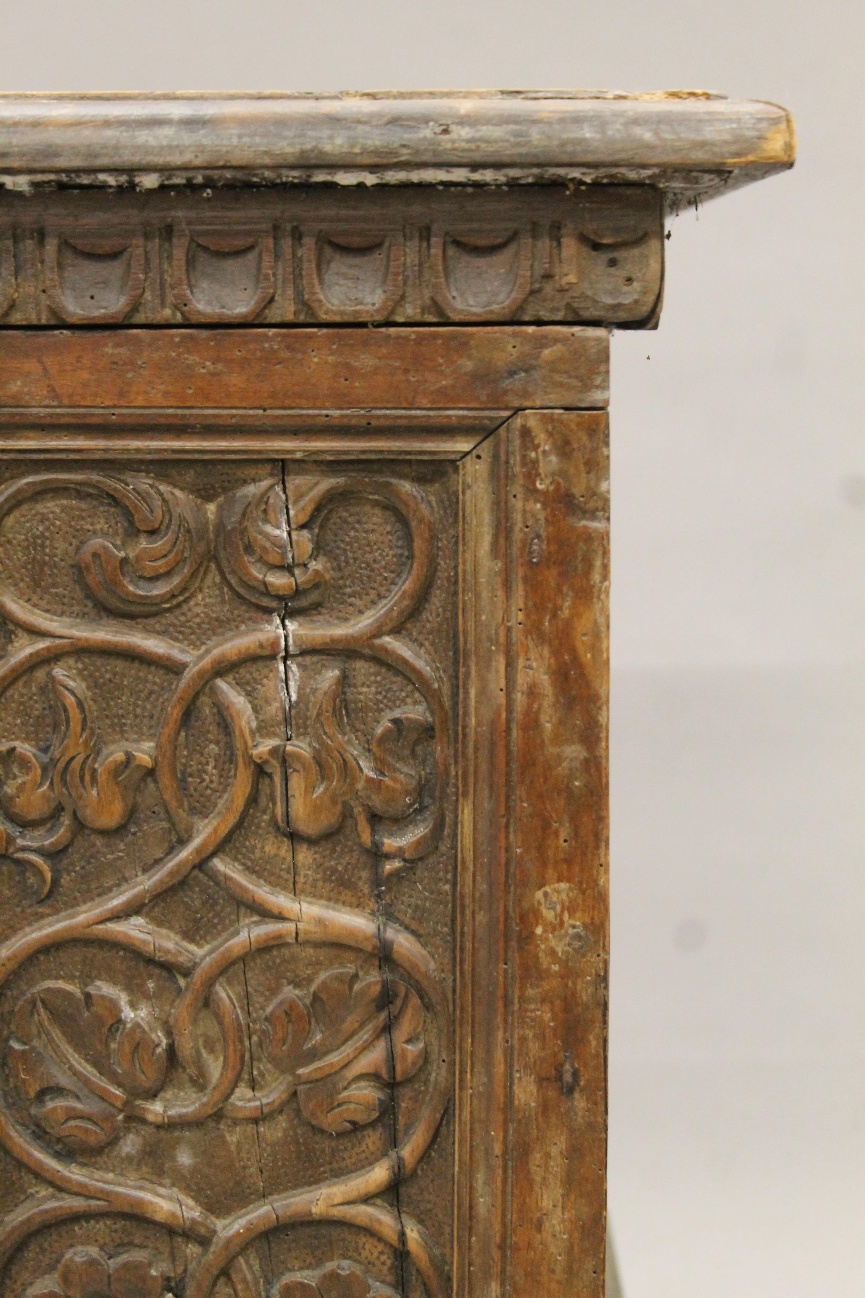 An 18th century Italian walnut cassone. 187 cm long. - Image 10 of 10