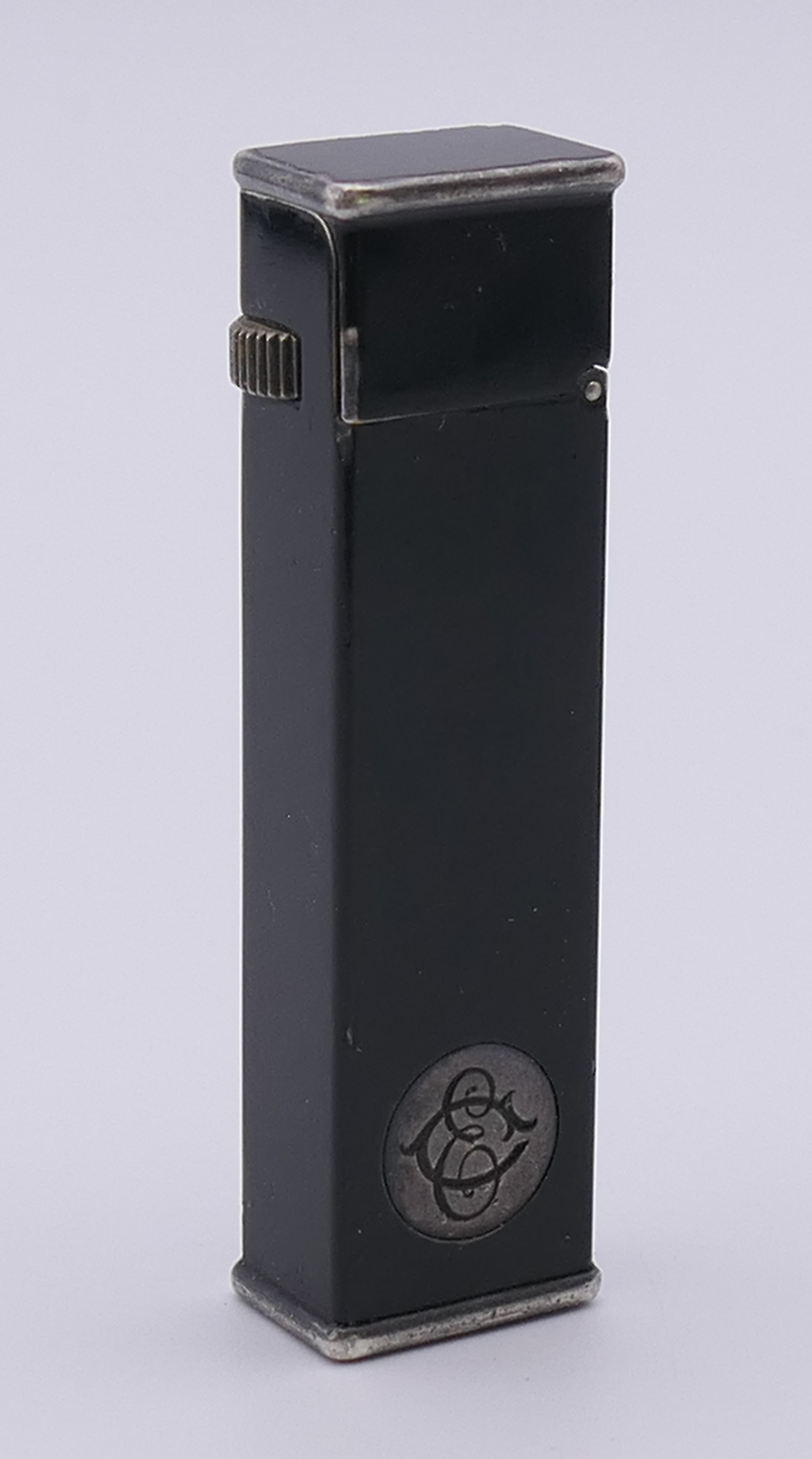 A Dunhill Cartier lighter and a Dunhill lighter. Each 6.5 cm high. - Image 2 of 10