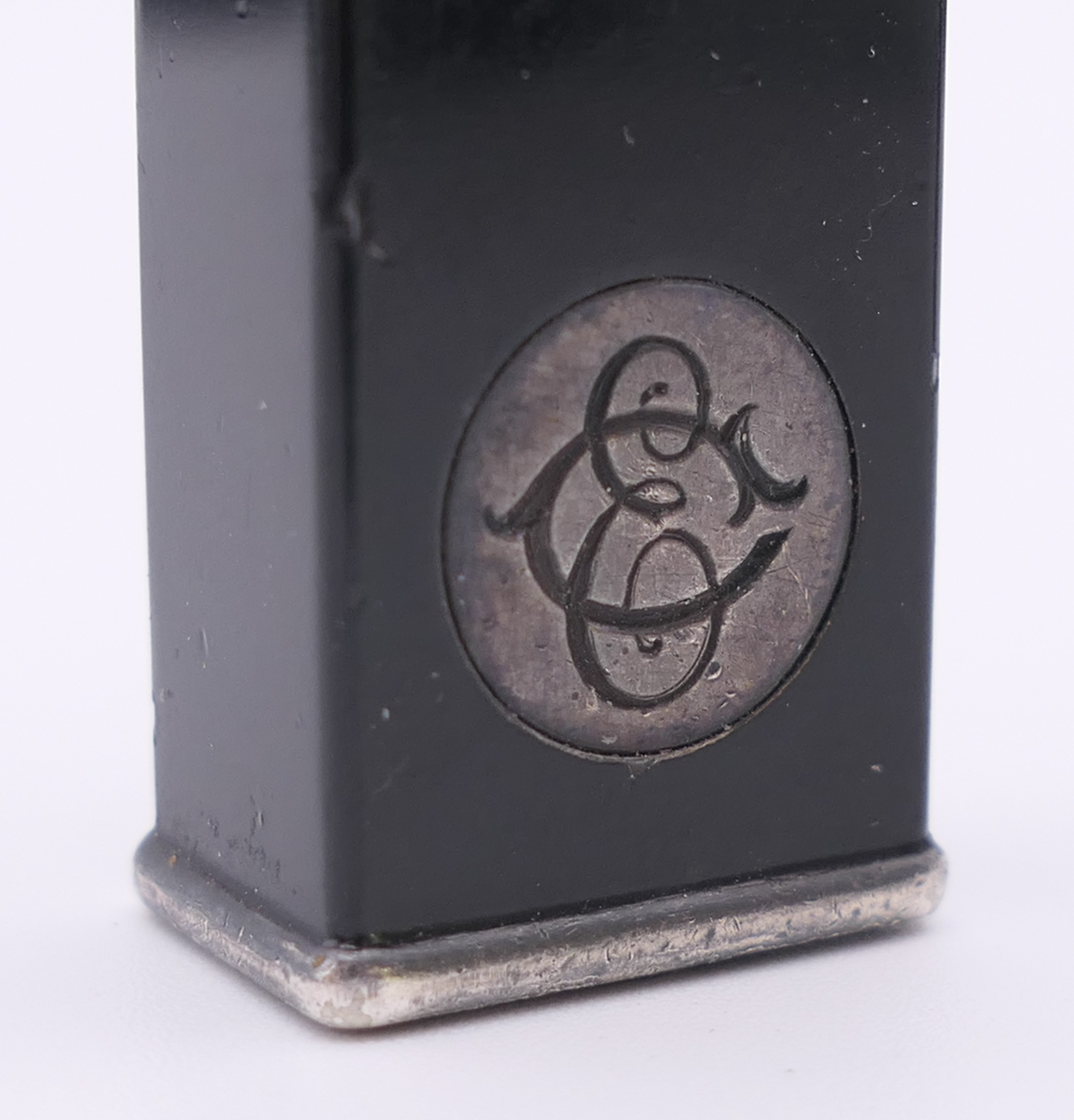 A Dunhill Cartier lighter and a Dunhill lighter. Each 6.5 cm high. - Image 3 of 10