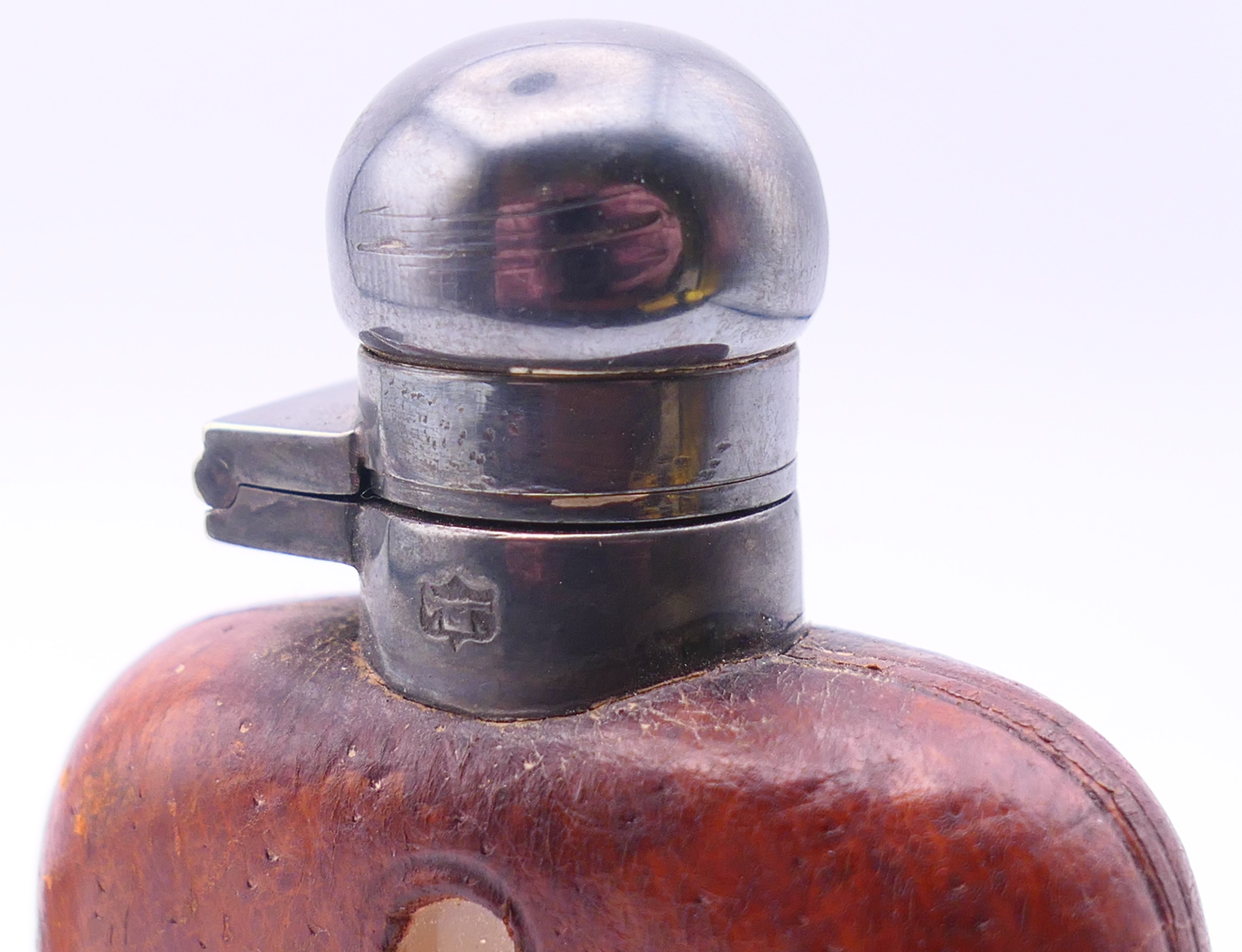 A James Dixon & Son small leather-clad silver plate mounted hip flask. 10.5 cm high. - Image 4 of 6