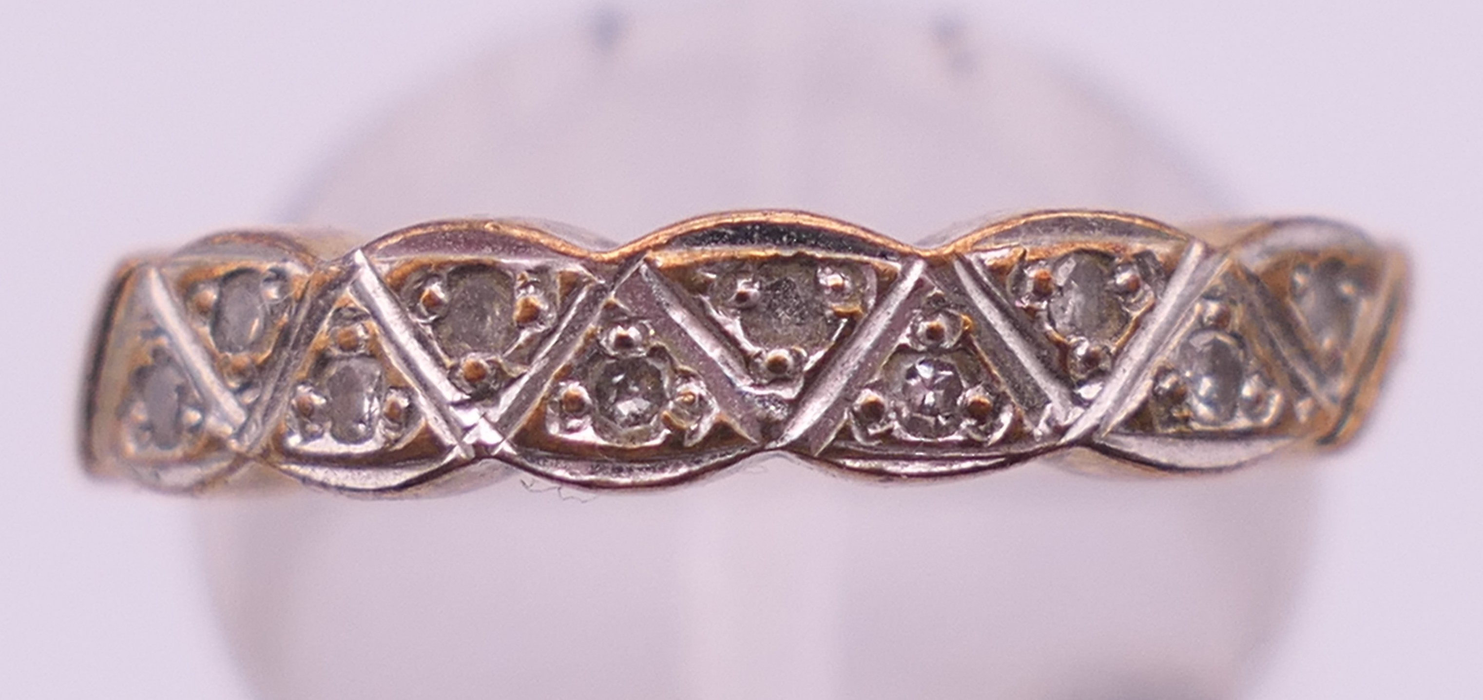 A 9 ct gold bracelet (2.8 grammes), an 18 ct gold and diamond ring (2. - Image 5 of 15