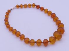 A faceted bead necklace with 9 K gold clasp. 44 cm long.