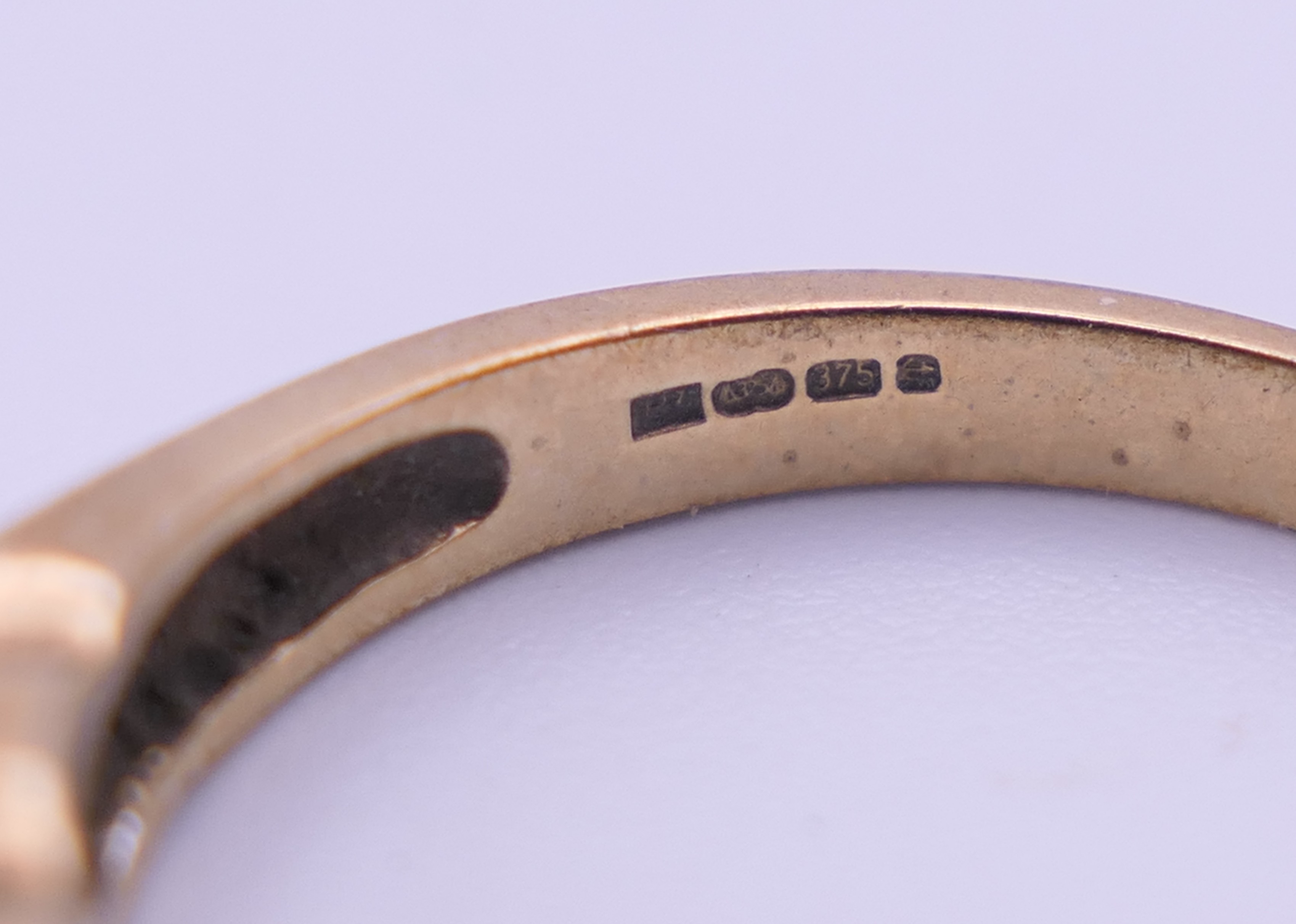 A 9 ct gold bracelet (2.8 grammes), an 18 ct gold and diamond ring (2. - Image 8 of 15