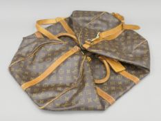 A Louis Vuitton Keepall Bandouliere 55 holdall. 55 cm long.