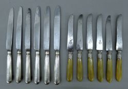 Six silver handled knives and six horn handled knives. The former each 28.5 cm long.