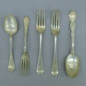 A small quantity of silver flatware, including Tiffany & Co. The largest spoon 17.5 cm long. 191.