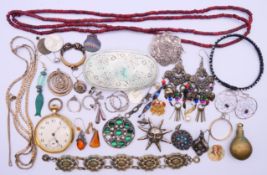 A quantity of various jewellery to include,