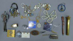 A quantity of miscellaneous items, including jewellery, compacts,
