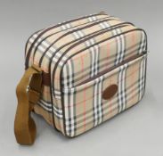 A vintage Burberrys flight bag with four zippered compartments. 33 cm wide.