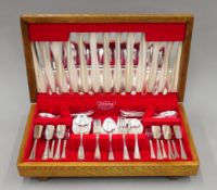 A canteen of silver-plated cutler. The canteen 47 cm wide.