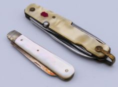 A mother-of-pearl handled silver-bladed fruit knife and a pen knife. Fruit knife 6.