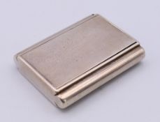 A silver snuff box. 5 x 4 cm.