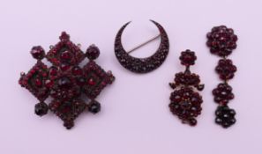 A quantity of Bohemian garnet jewellery. Crescent brooch 2.5 cm high.