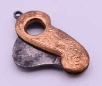 A 9 ct gold cigar cutter. 3.5 cm long. 8.2 grammes total weight.