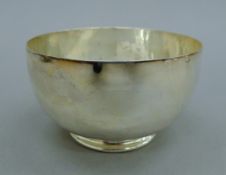 A silver bowl. 11 cm diameter. 195.8 grammes.