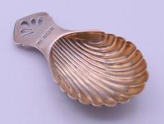 A silver shell bowl caddy spoon. 8 cm high. 18.9 grammes.