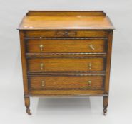 An early 20th century oak chest of drawers. 90 cm wide.
